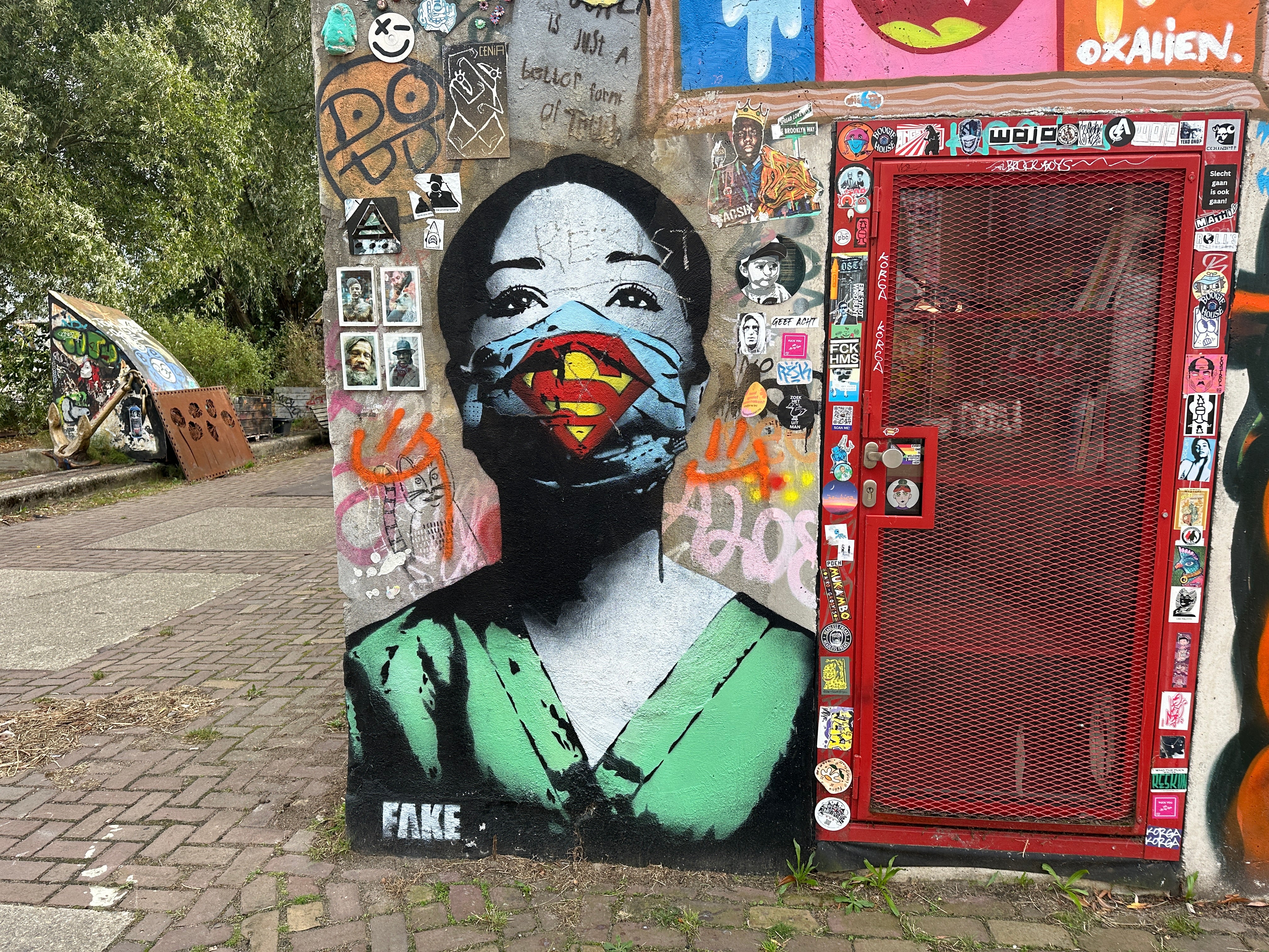 Close-up of geometric patterns by Mr. June on the Street Art Tour Amsterdam route