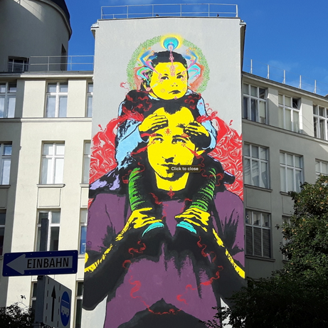 Vienna Team Building Street Art Walk — team navigating Naschmarkt lanes near Kettenbrückengasse