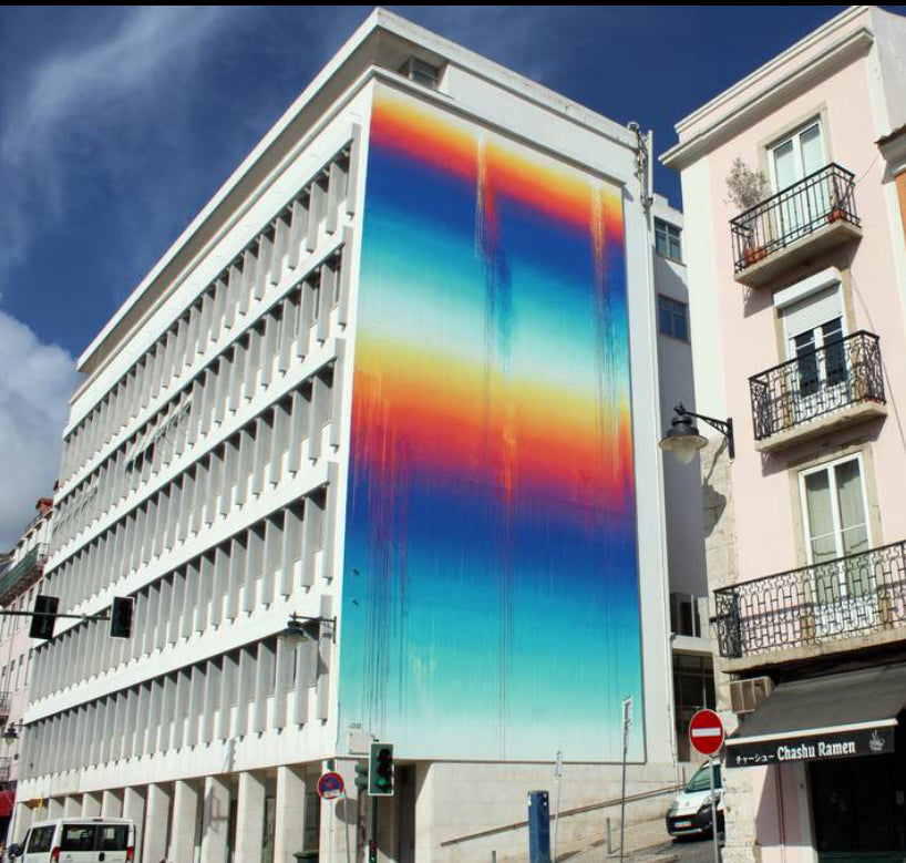 Small group discovering futuristic gradients by Filipe Pantone on a Mural Tour Lisbon