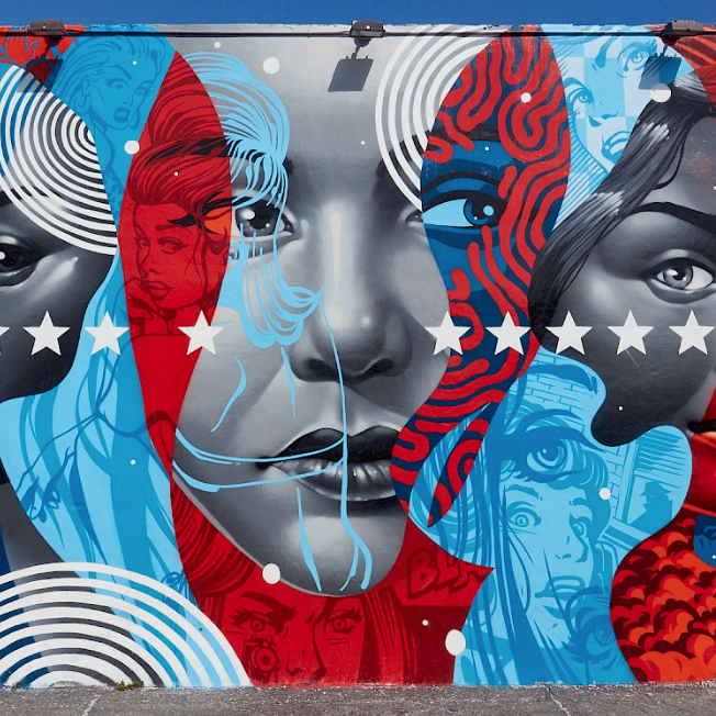Miami Team Building Street Art Walk — quick check-in break near a Wynwood café