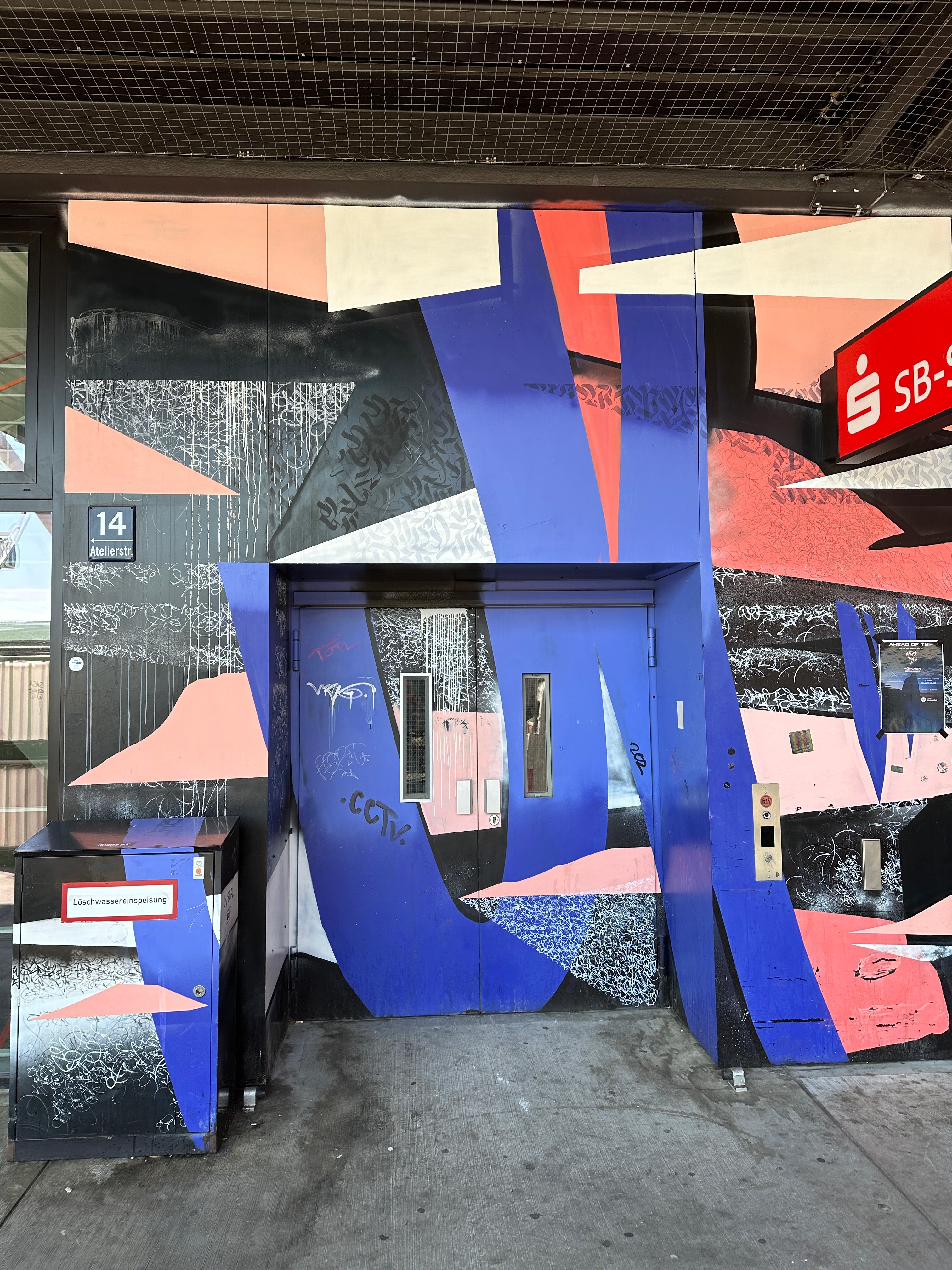 Class Trip Munich Street Art Tour — snack break near the Container Collective