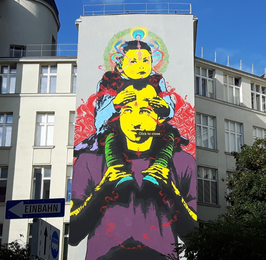 Vienna Team Building Street Art Walk — team navigating Naschmarkt lanes near Kettenbrückengasse