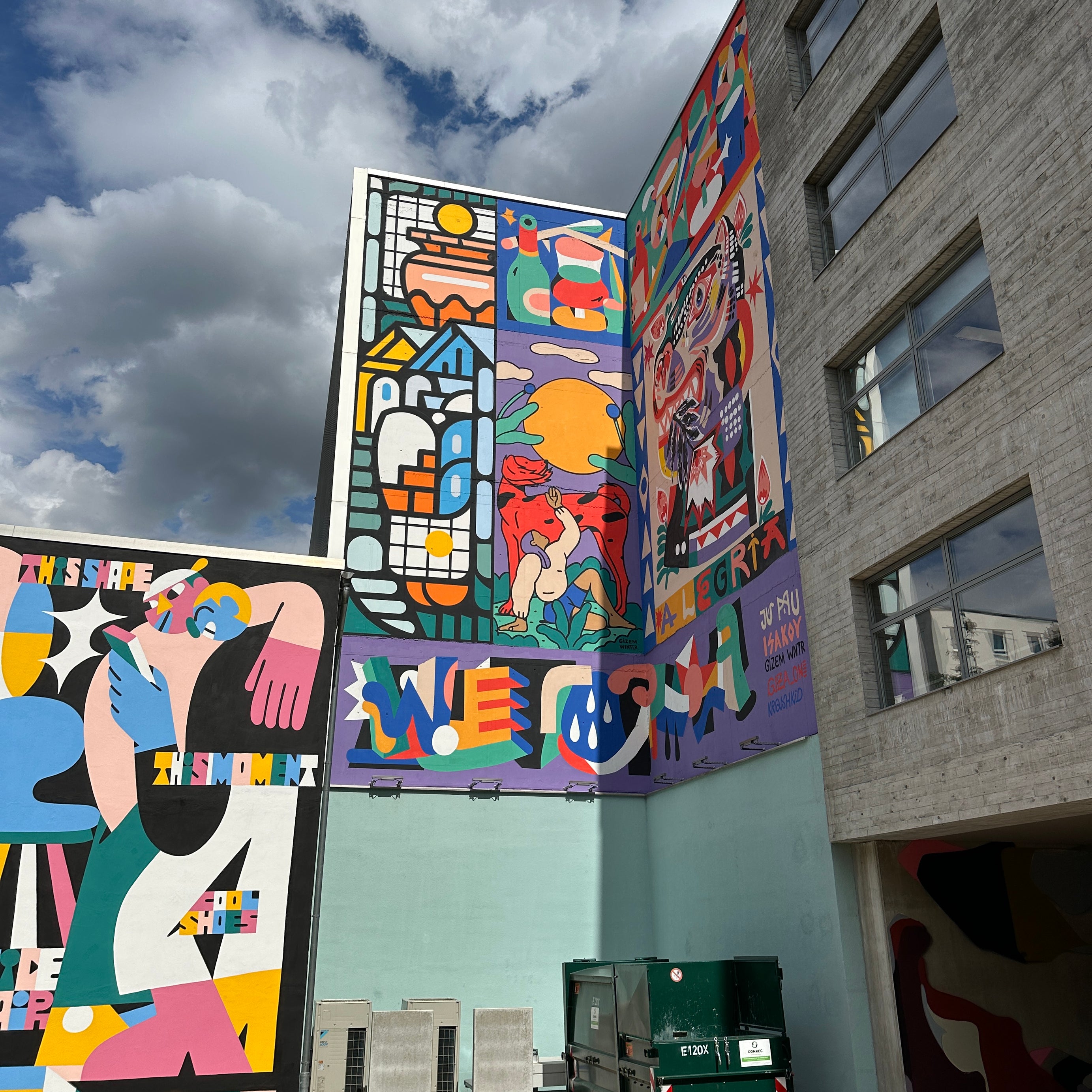 Frankfurt Team Building Street Art Walk – creative company event surrounded by vibrant murals and urban culture.