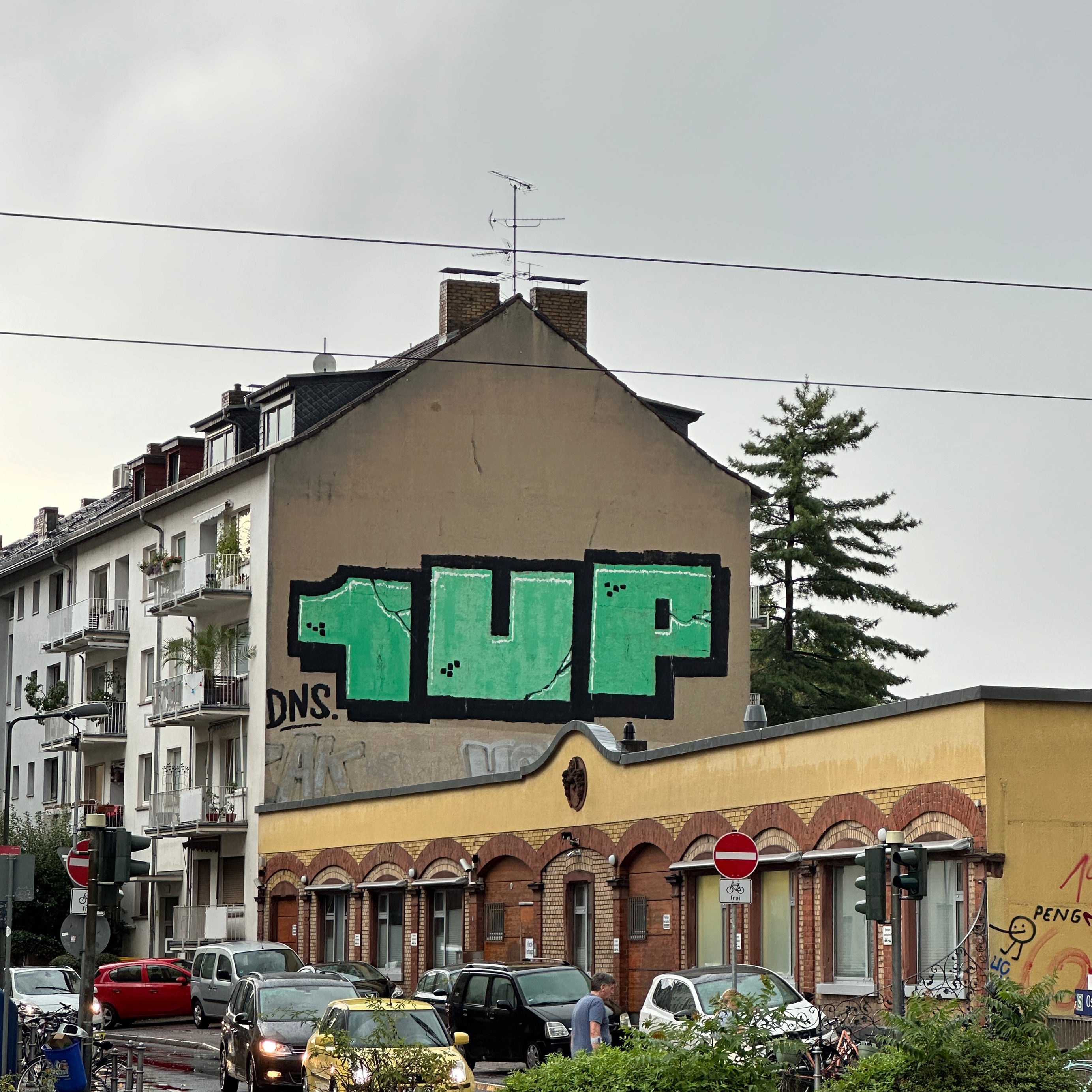 Street Art Tour Frankfurt for teams – discover Guido Zimmermann’s urban masterpieces and the dynamic energy of 1UP Crew.