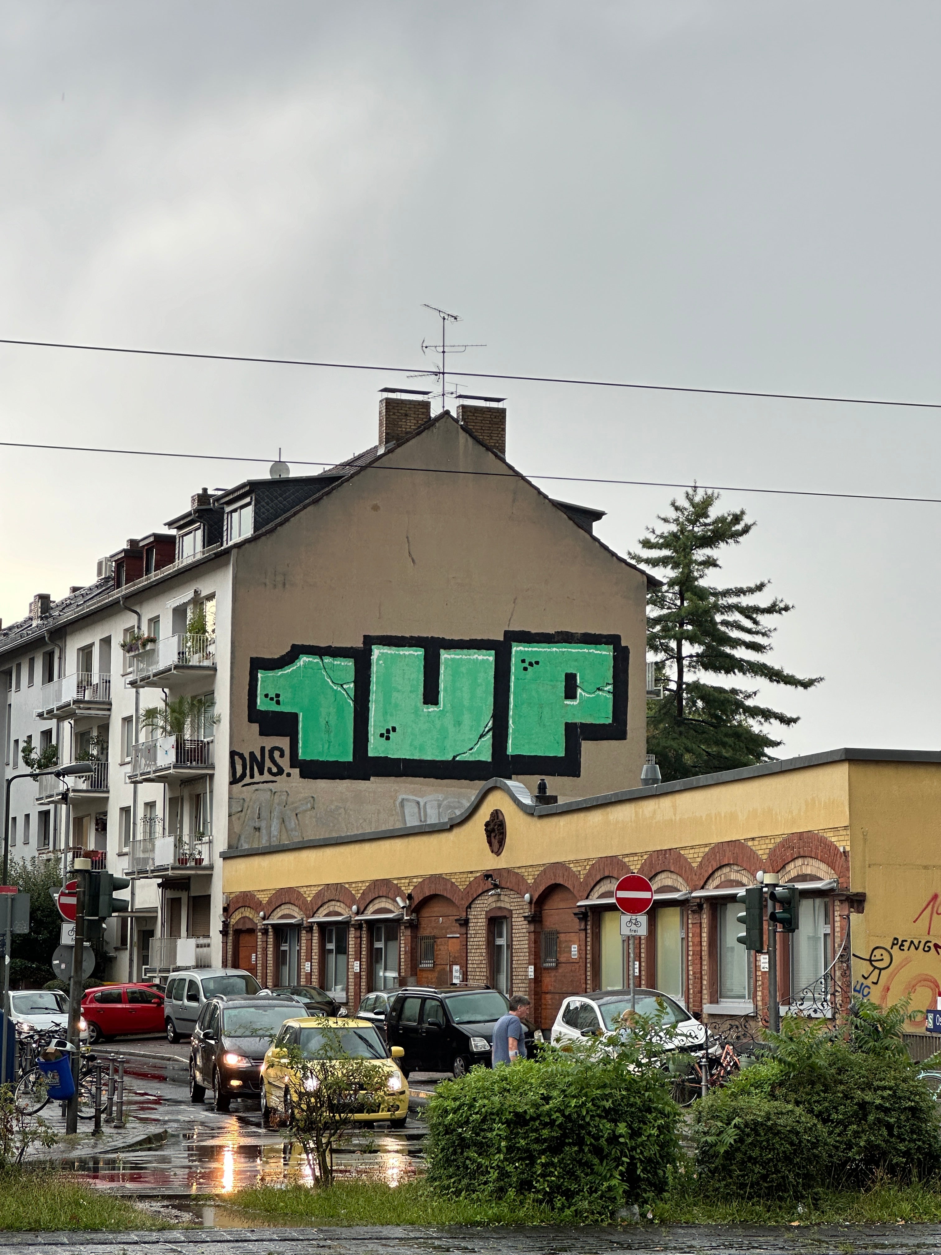 Street Art Tour Frankfurt for teams – discover Guido Zimmermann’s urban masterpieces and the dynamic energy of 1UP Crew.