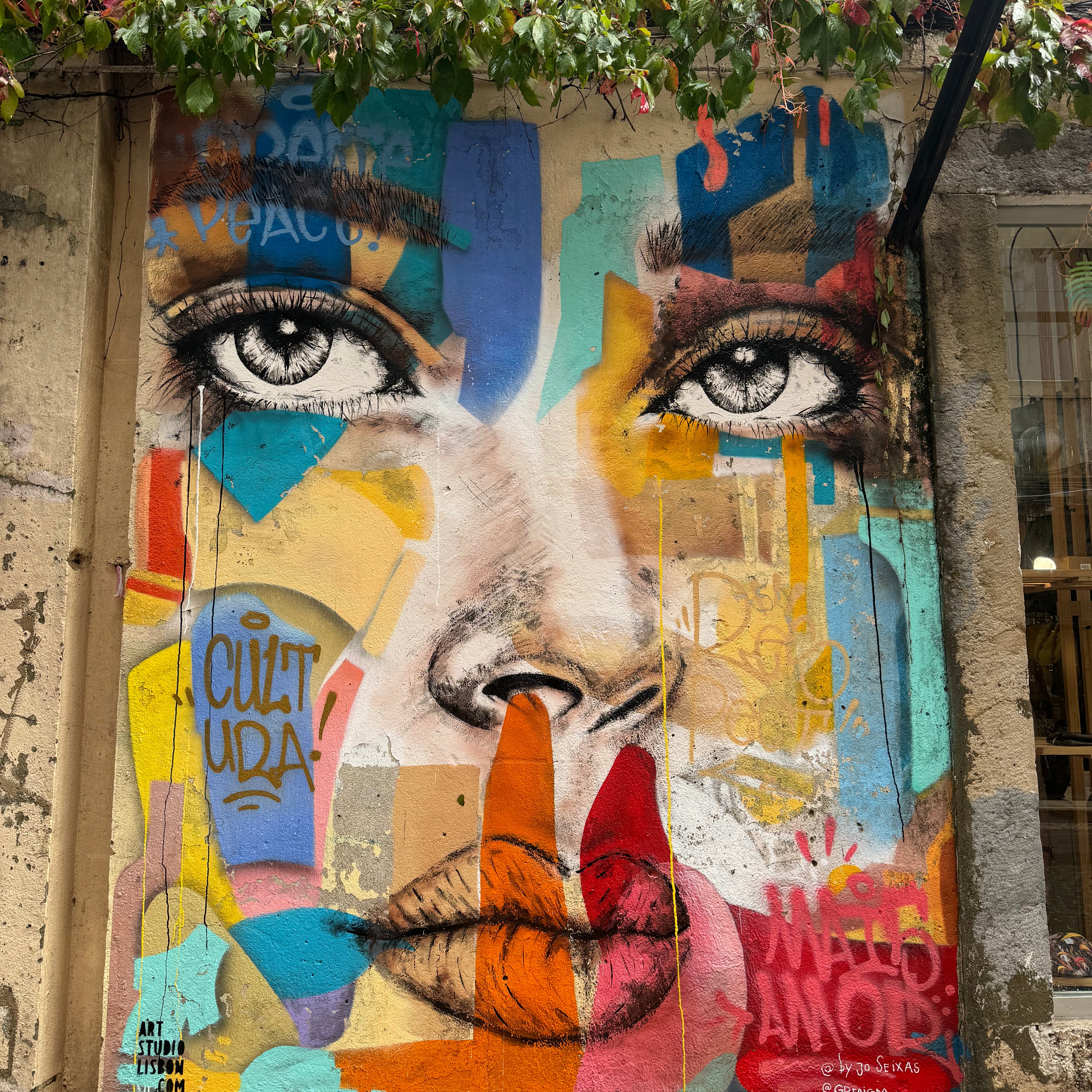 Street Art Tour Lisbon – team event combining culture, collaboration, and outdoor discovery