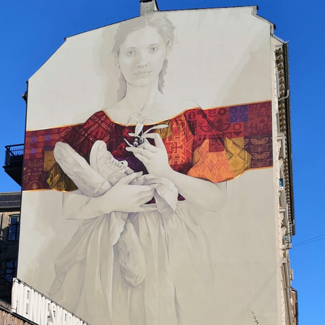 Class Trip Vienna Street Art Tour — group photo near colorful Naschmarkt walls