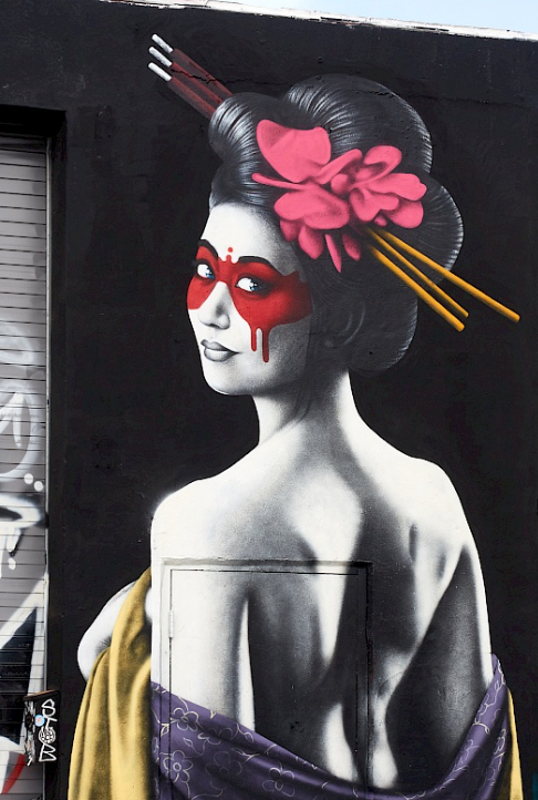 Miami Team Building Street Art Walk — international team discovering textures on side streets