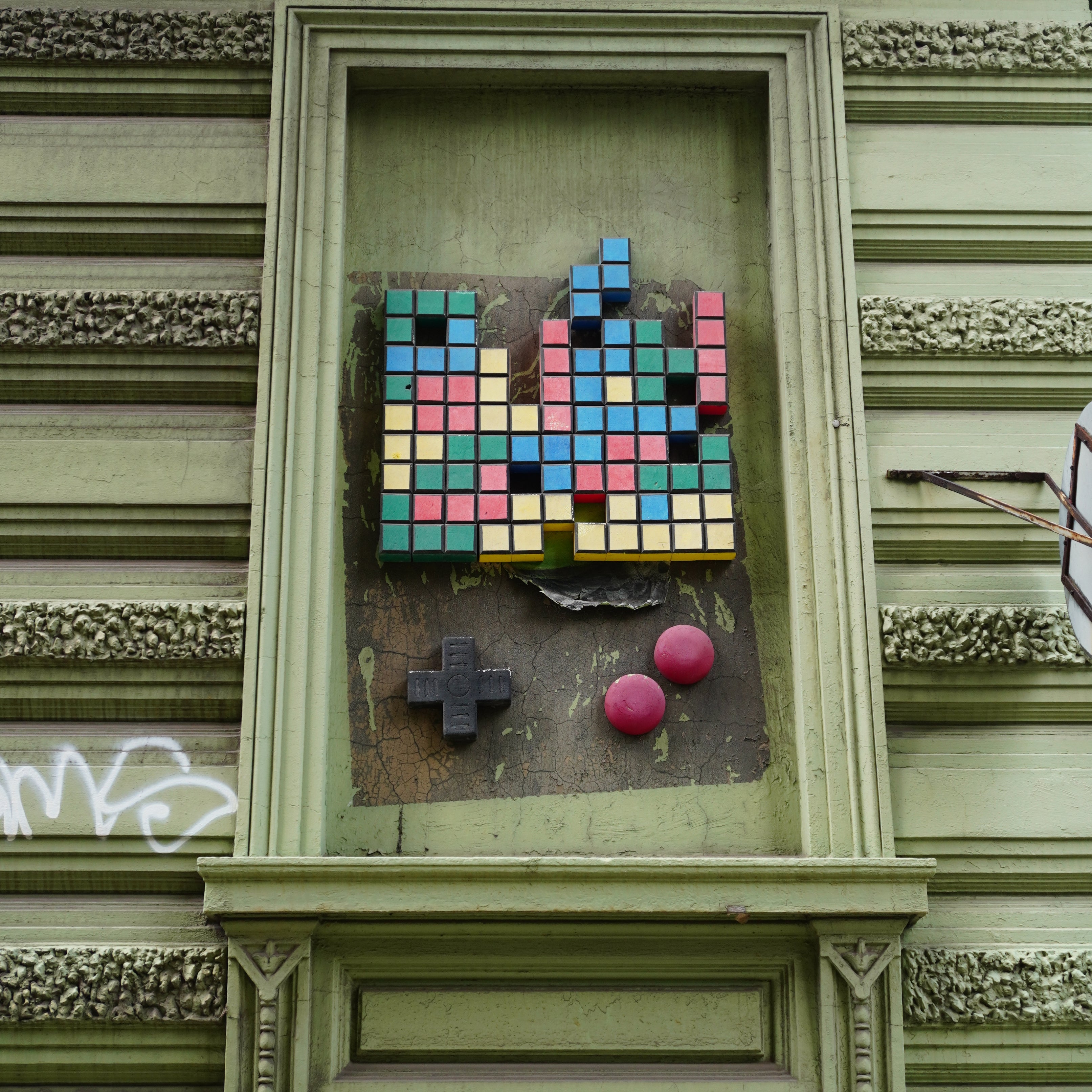 International team enjoying the Hamburg Team Building Street Art Walk in Germany