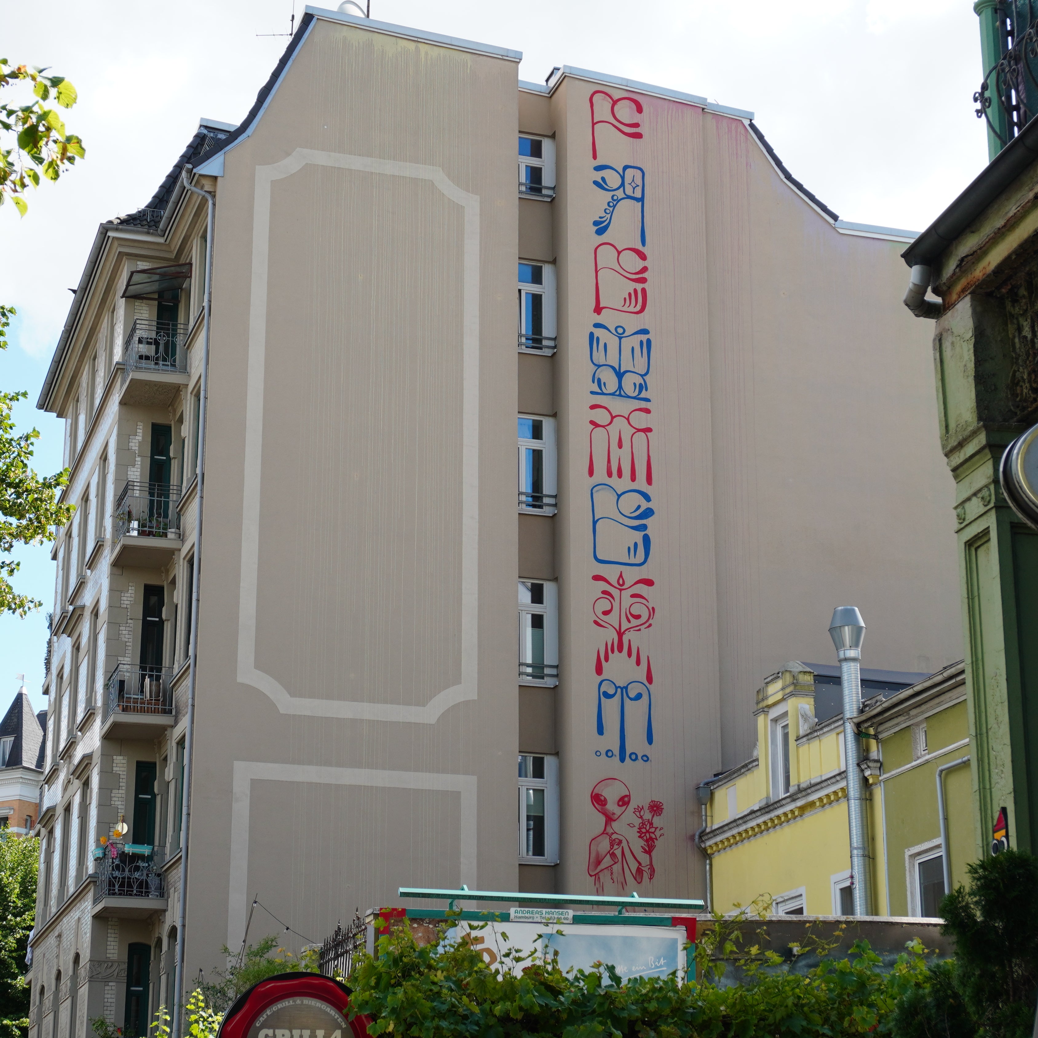 Team exploring murals during the Hamburg Team Building Street Art Walk in Sternschanze