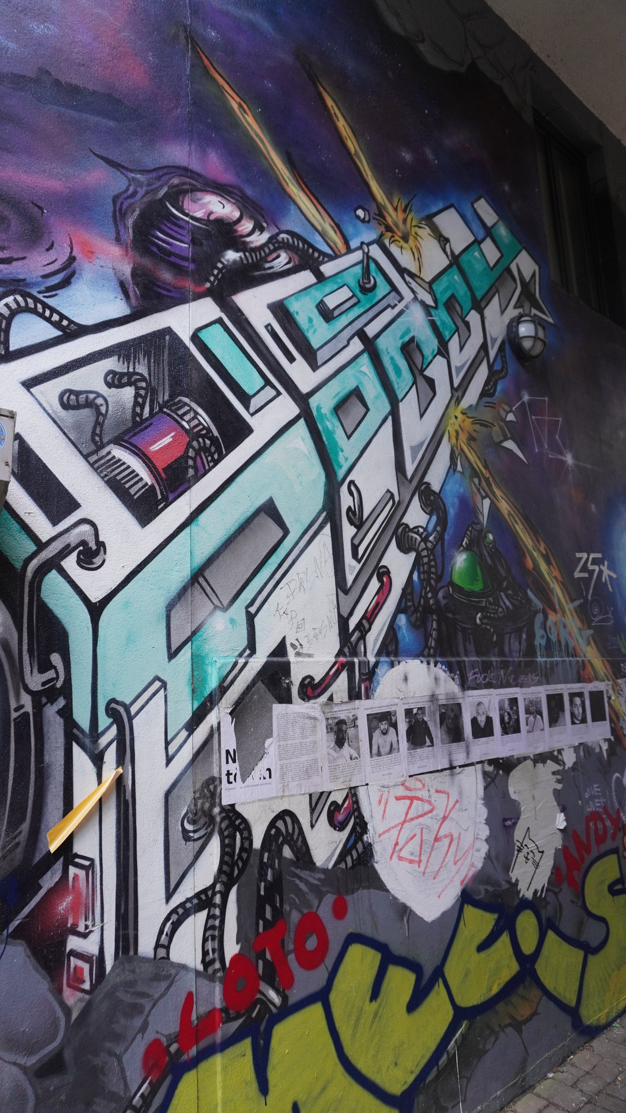 Class Trip Hamburg Street Art Tour — students starting near U Feldstraße