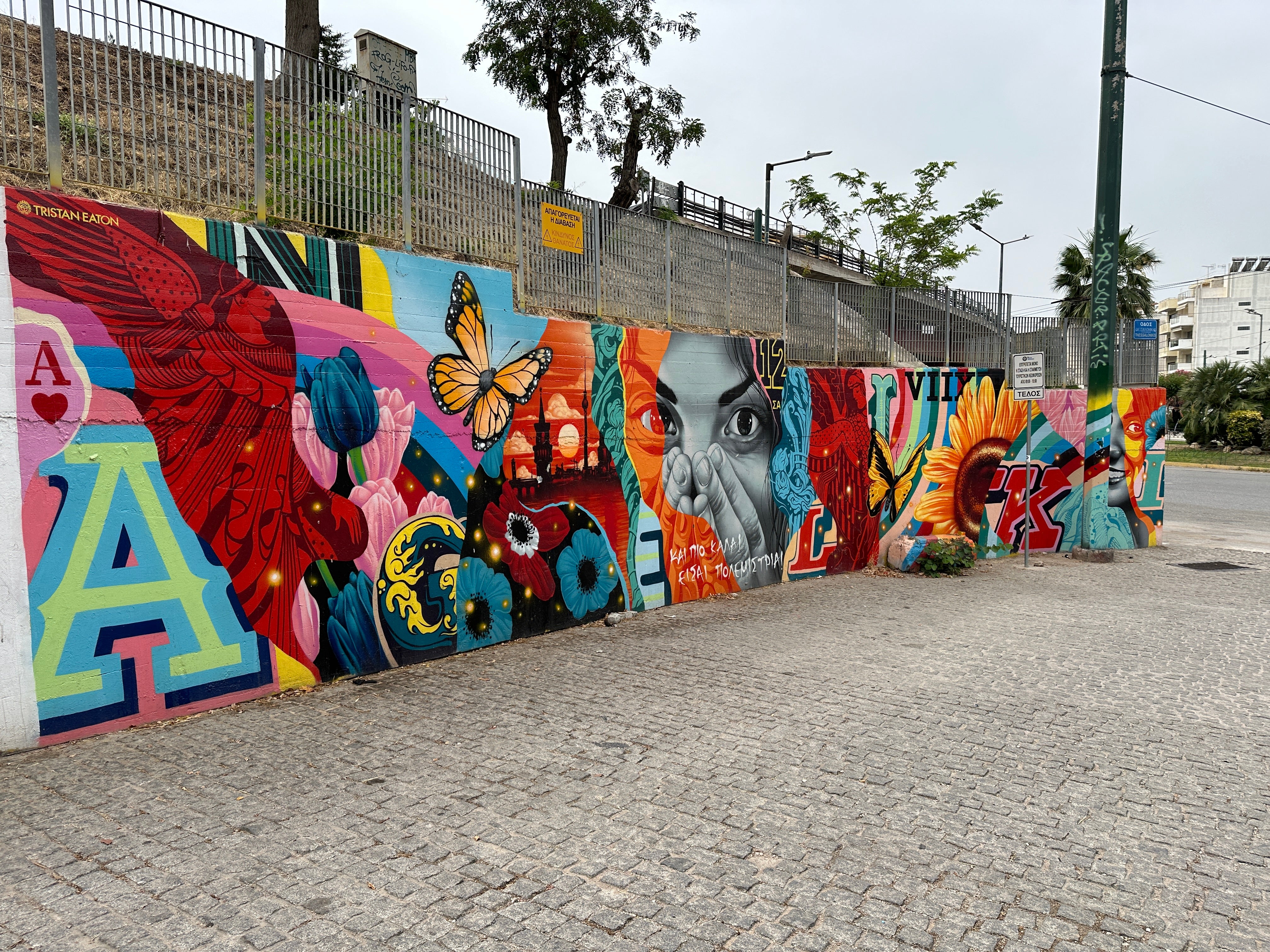 Athens Team Building Street Art Walk – group discovering graffiti art in the streets of Athens