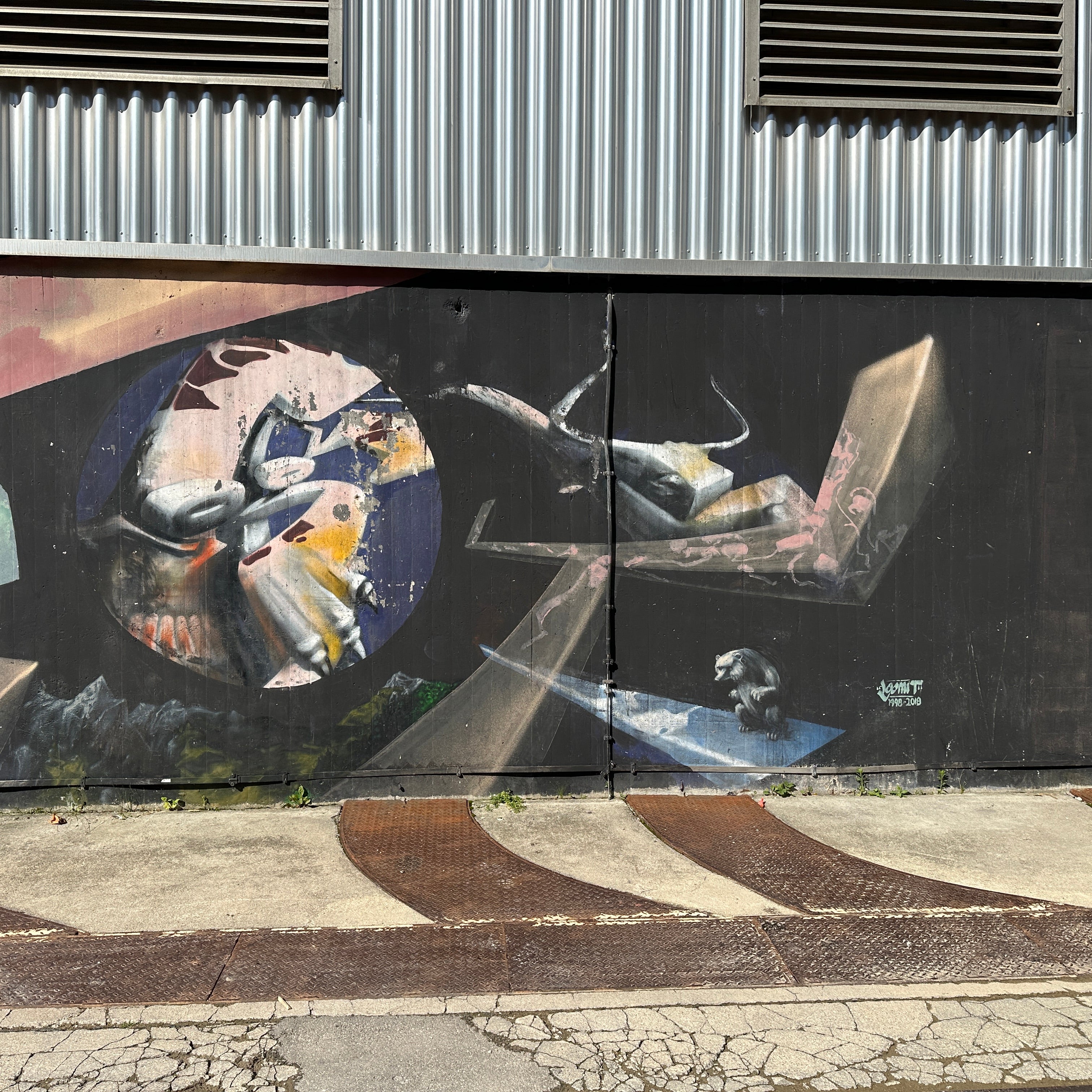 Class Trip Munich Street Art Tour — small teams exploring Werksviertel-Mitte with the app