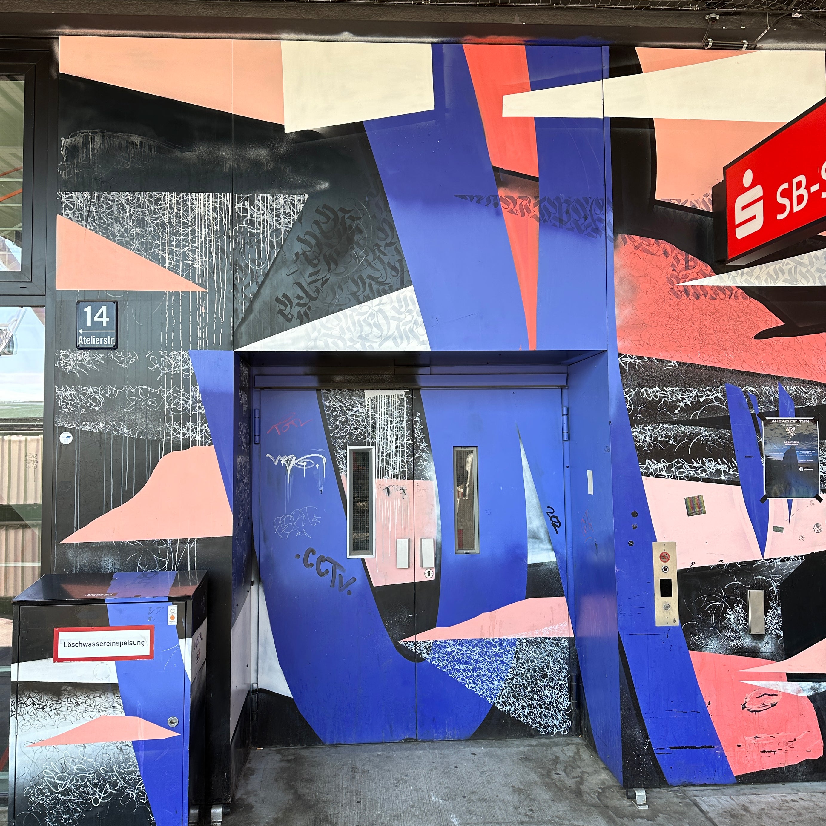 Class Trip Munich Street Art Tour — snack break near the Container Collective