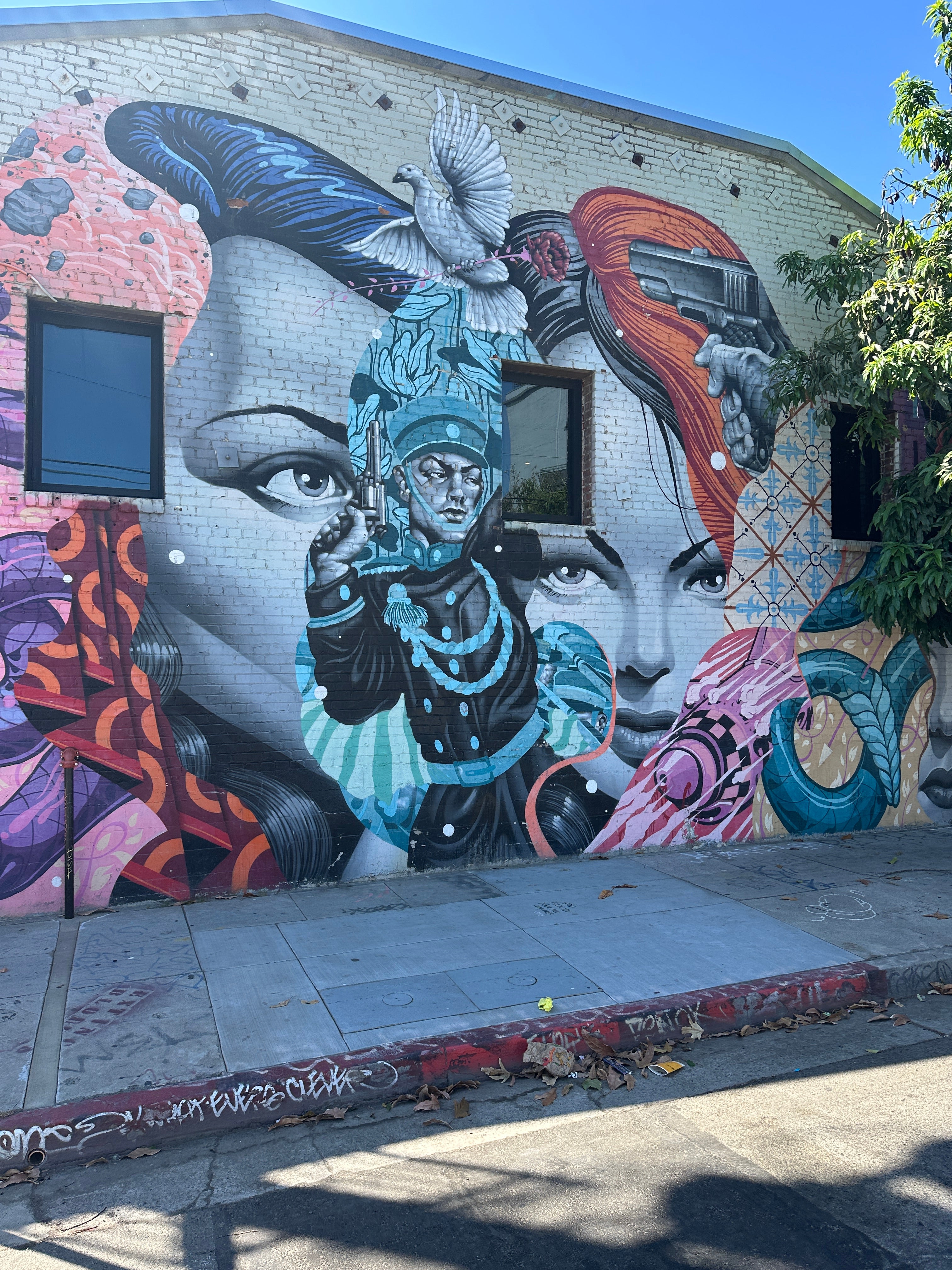Street Art Tour Los Angeles – Tristan Eaton large-scale mural in the Arts District