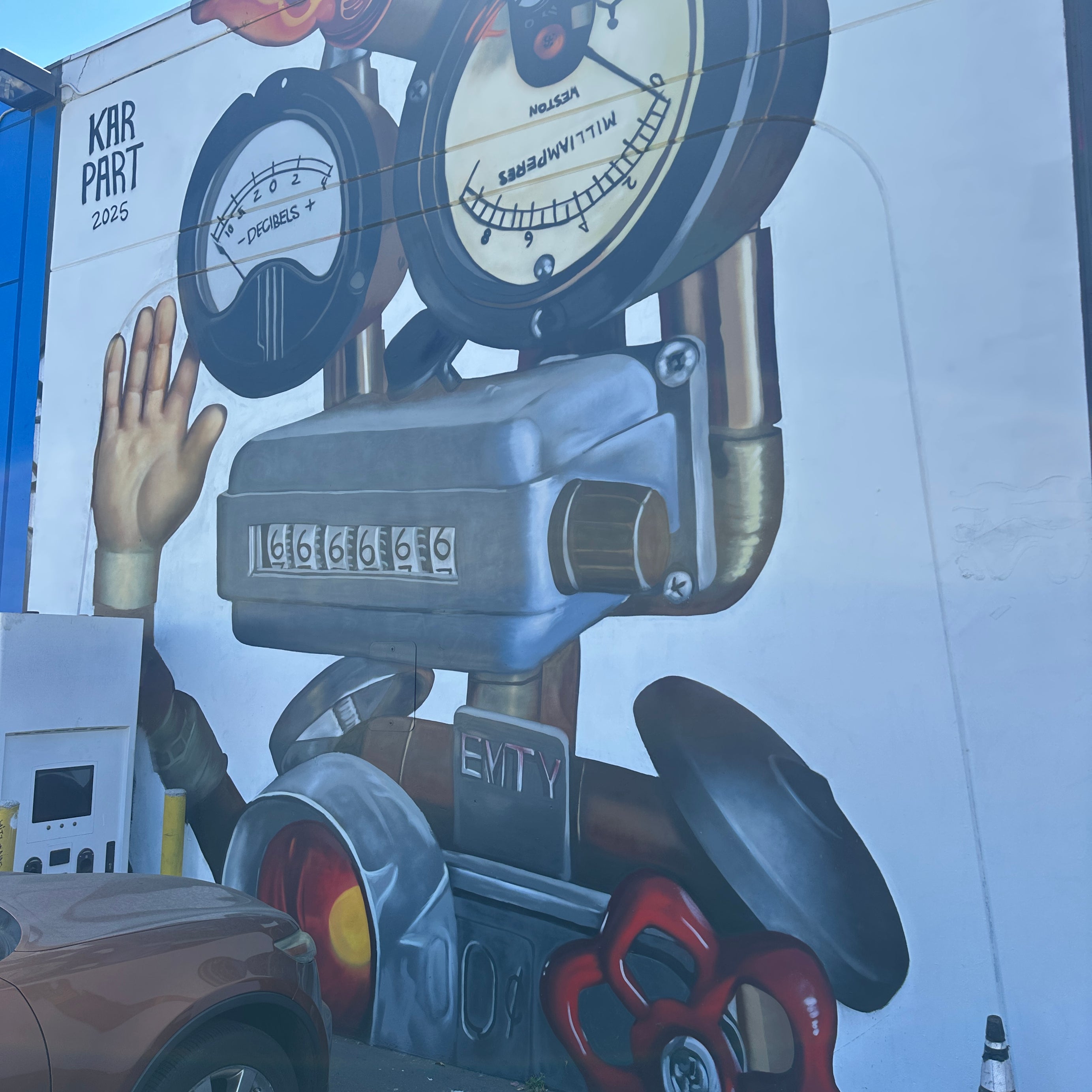 Street Art Tour Los Angeles – discovering hidden street art near Little Tokyo