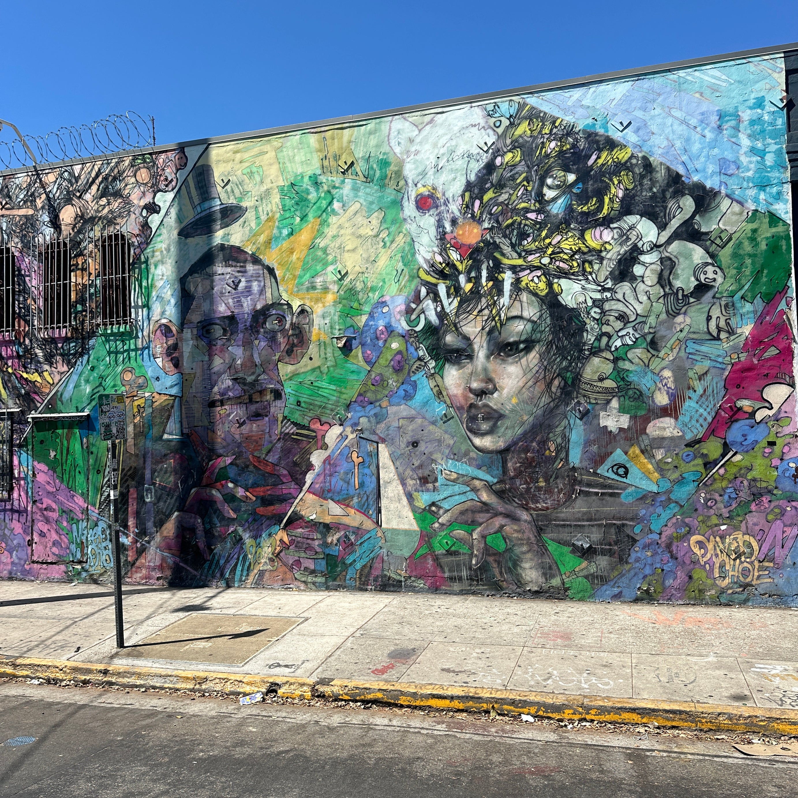 Street Art Tour Los Angeles – photo spot with vibrant street art in the Arts District