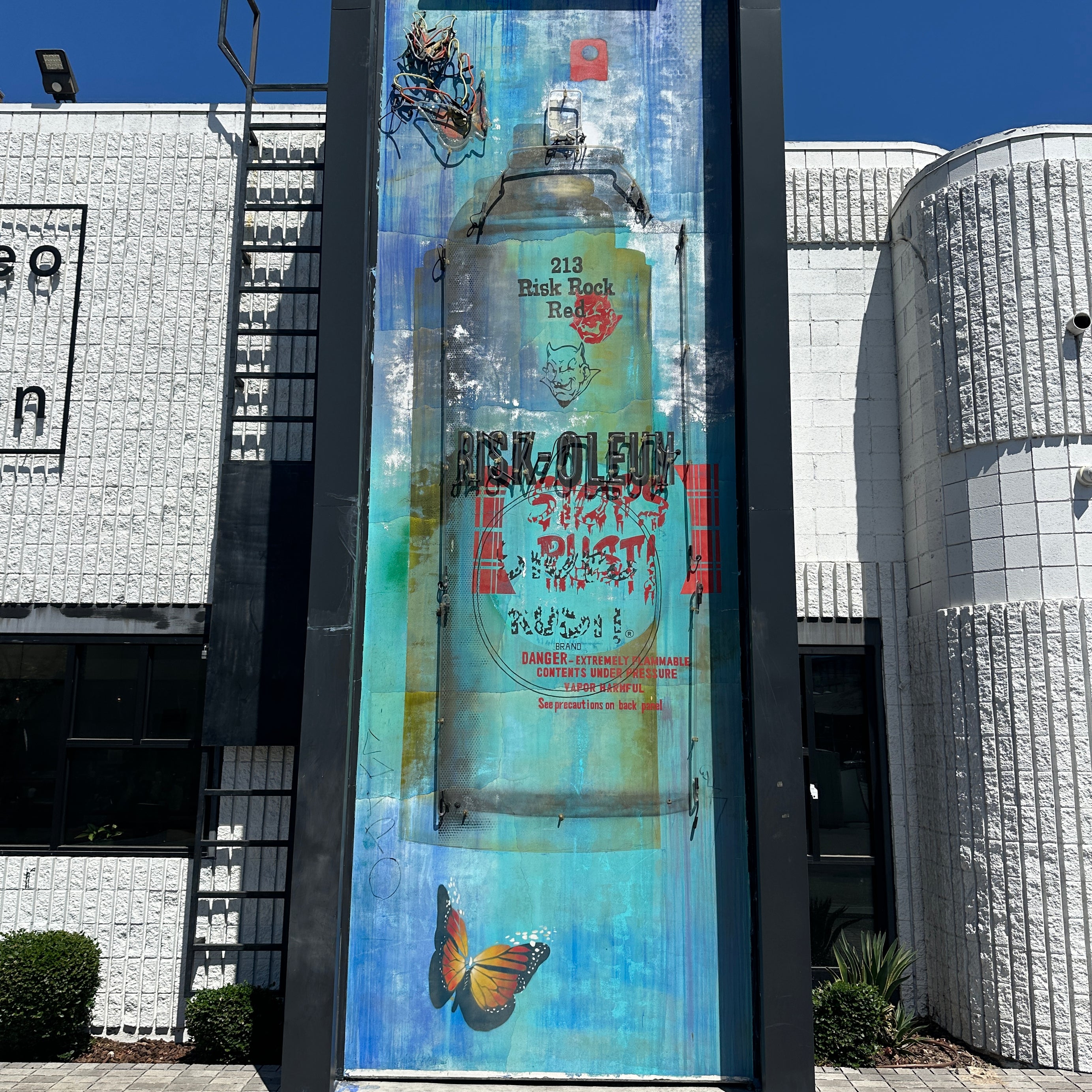 Street Art Tour Los Angeles – app based mural walk through industrial streets and cafes