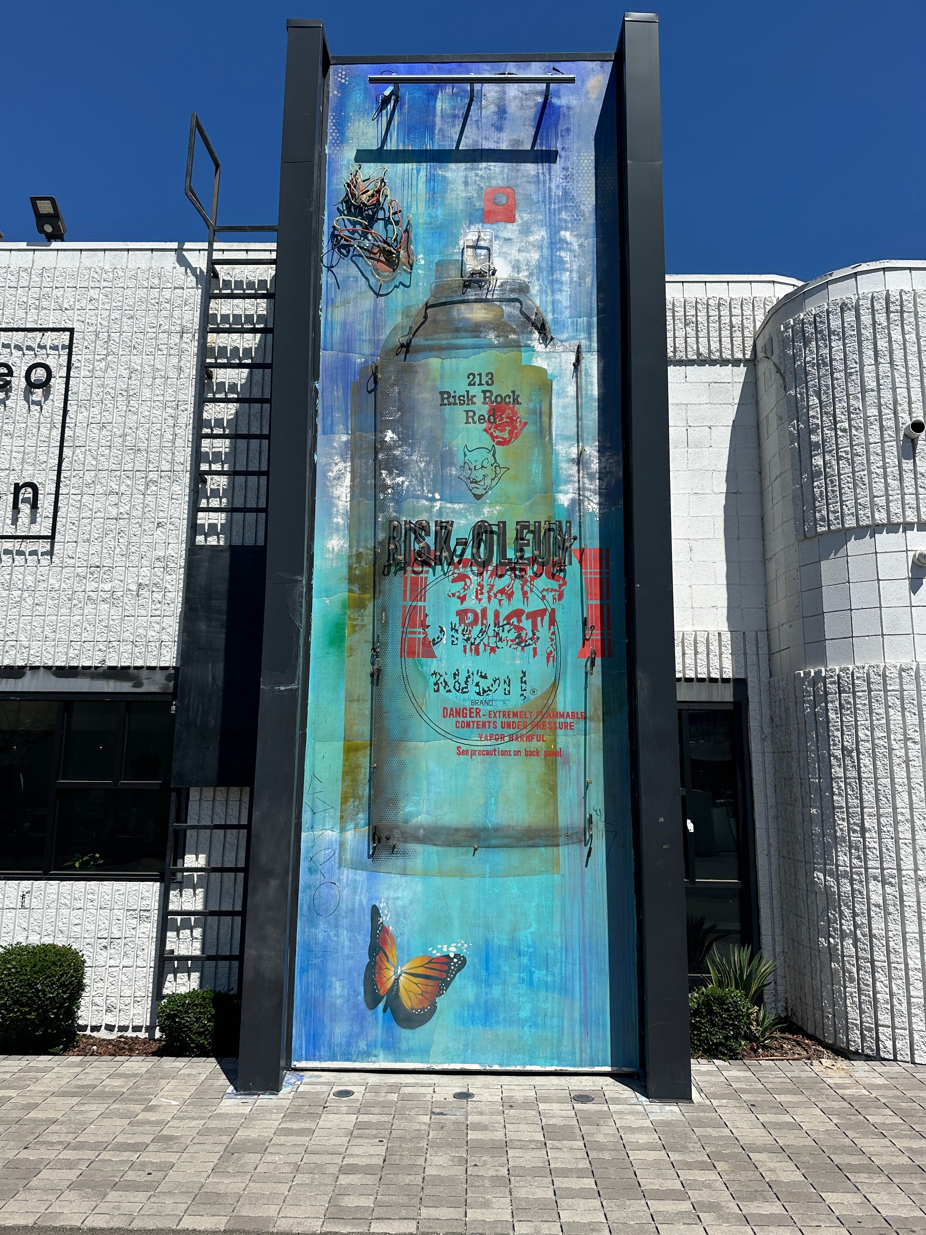 Street Art Tour Los Angeles – app based mural walk through industrial streets and cafes