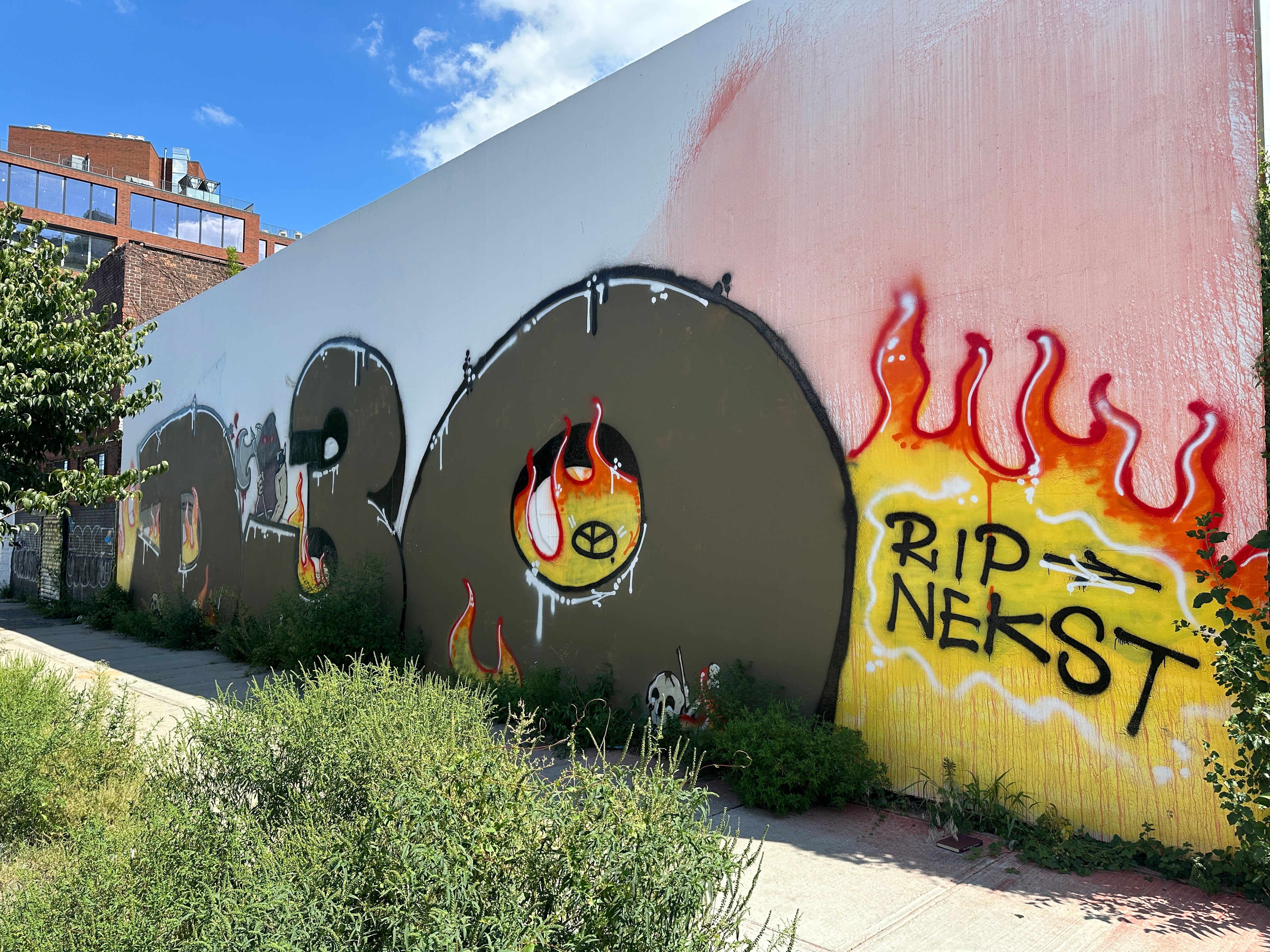 Street Art Tour New York – visitors taking photos of large-scale street art in Brooklyn