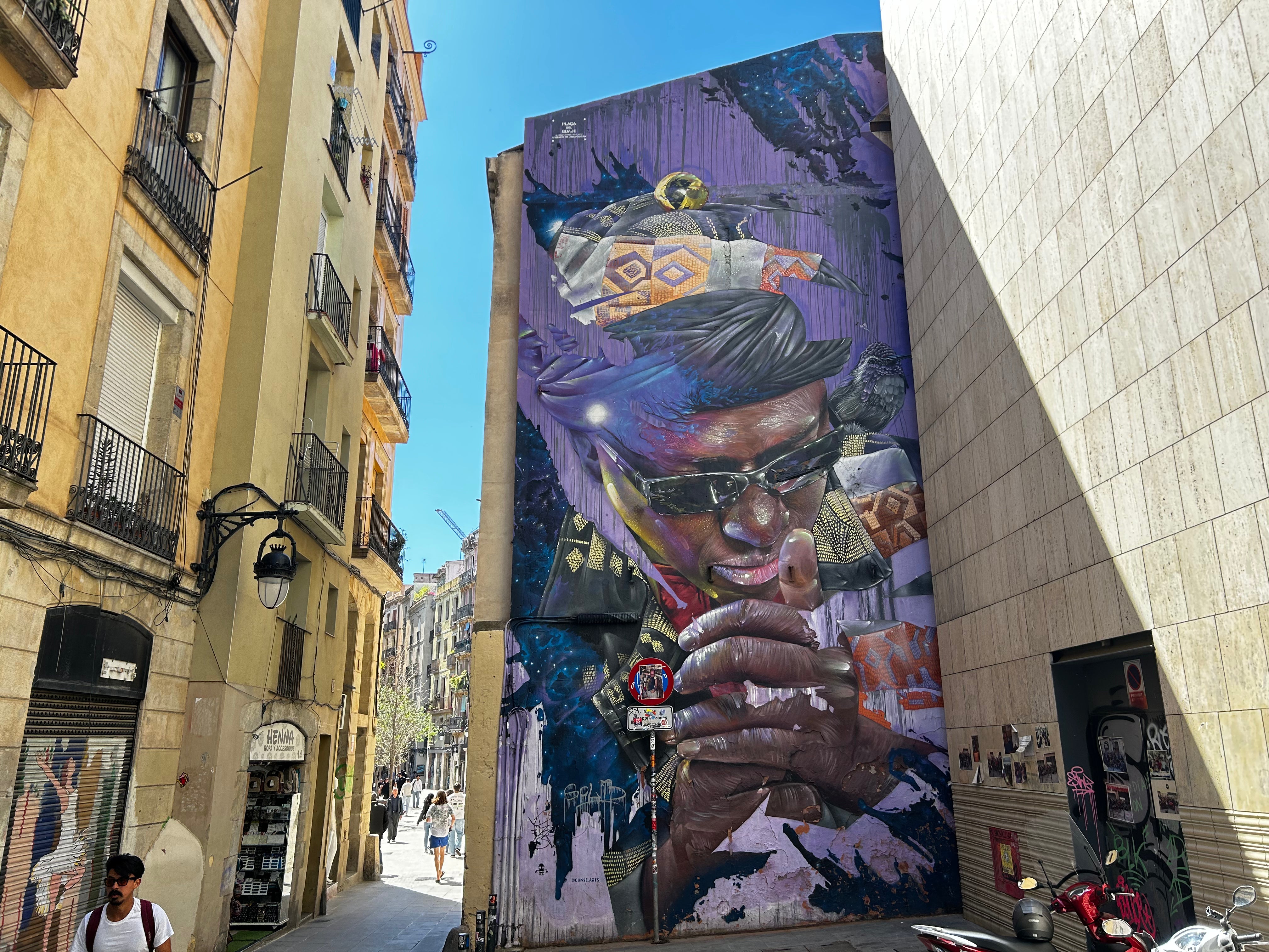 Playful “Art is Trash” piece spotted during a Mural Tour Barcelona